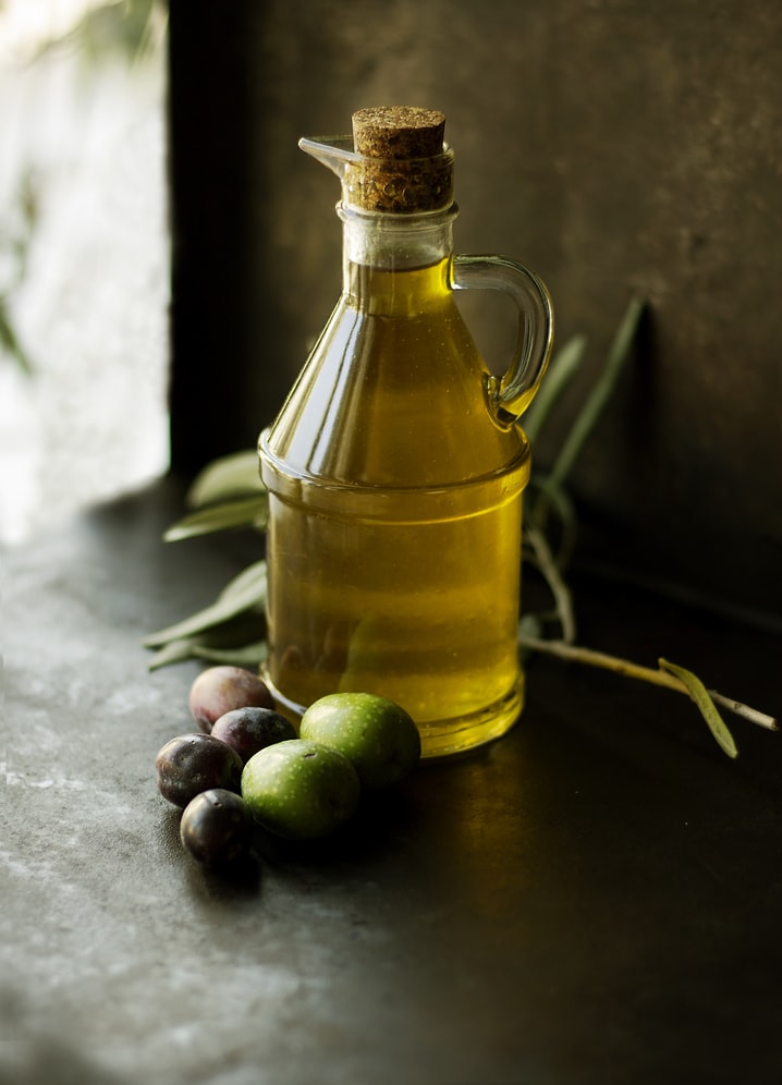 What fats and oils should you eat in a balanced healthy diet?